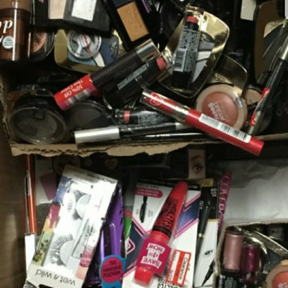NEW 35 Pc Makeup Lot